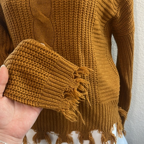 Distressed Sweater - Picture 3 of 4